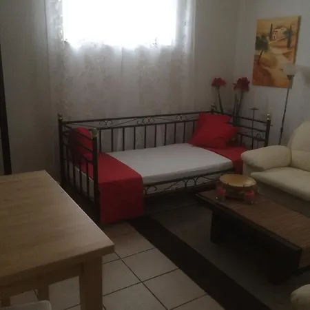 Basement Links 108a 1 شقة